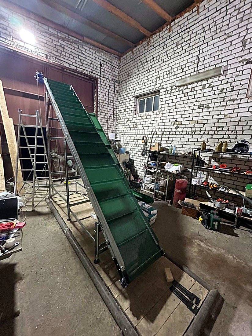 Конвейер со скребками на ленте